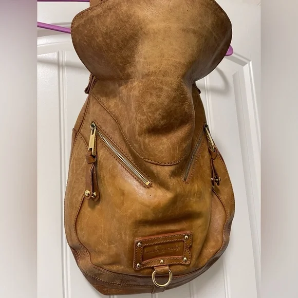Marc Jacobs Tan Leather Hobo Bag with Gold Accents - Picture 3 of 16